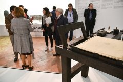 Visita_deputados_ps_exposicao_pentateuco (8)