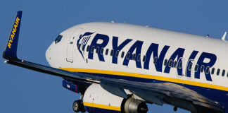 Ryanair diz que taxas aeroportuárias altas travam extensão da época turística no Algarve