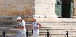 Turismo: Algarve prevê fechar 2013 com mais 800 mil dormidas que em 2012