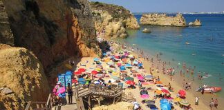 Praia da D. Ana em Lagos com acesso reposto esta semana