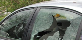 Quatro jovens constituídos arguidos por vandalizarem mais de 100 viaturas no Algarve