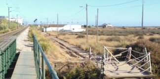 Entrada secundária do Parque Ribeirinho de Faro foi destruída por proprietário de terreno