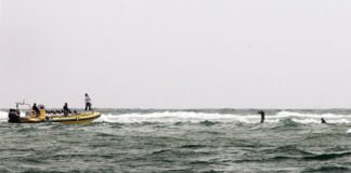 Autoridades interrompem recuperação de embarcação de Olhão que naufragou na barra da Armona