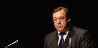 Deputado algarvio Mendes Bota abandona parlamento para integrar gabinete de Carlos Moedas