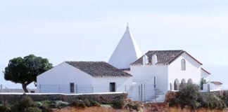 Promontório da Senhora da Rocha está em risco de derrocada