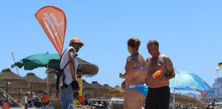 Venda de frutos e sumos é novidade nas praias algarvias este verão