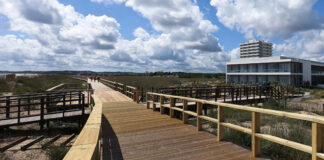 Praia de Alvor com nova imagem e o maior passadiço pedonal do Algarve