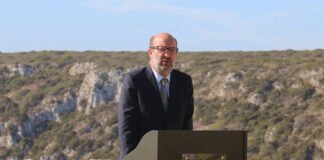 Ministro do Ambiente diz que processo de demolições na ria Formosa não está fechado