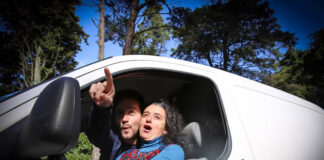 Dois atores percorrem o Algarve com “Carripana” para 160 pequenos espetáculos