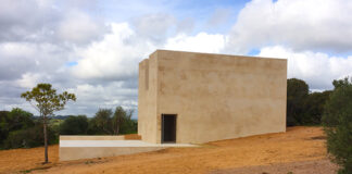 Primeiro trabalho de Siza Vieira no Algarve é uma capela que já foi inaugurada e benzida