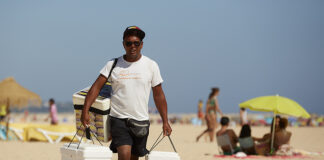 Empresários com negócios de praia no Algarve temem não recuperar quebras pelo verão tardio