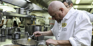 ‘Chef’ justifica longevidade do Vila Joya no Guia Michelin por estar “no paraíso”