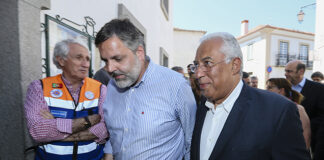 Autarca de Monchique critica Governo por inviabilizar reconstrução de casas ardidas no incêndio