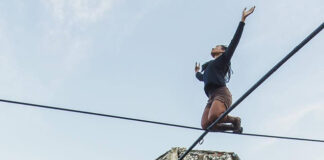 Artista francesa propõe travessia de vale em cabo suspenso a 30 metros