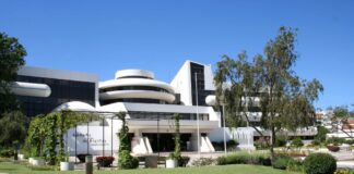 Câmara de Albufeira diz que buscas partiram de denúncia anónima contra eleitos