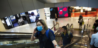 Passageiros vindos da China e de Itália passam a receber no aeroporto de Faro cartão que permite rastrear contatos