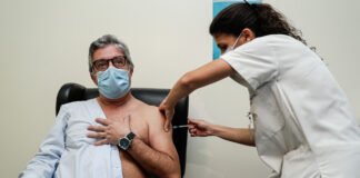 Centro Hospitalar Universitário do Algarve iniciou a vacinação contra a covid-19