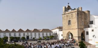 Abertura do Jubileu 2025 na Diocese do Algarve inicia com peregrinação da igreja de S. Pedro para a Sé de Faro