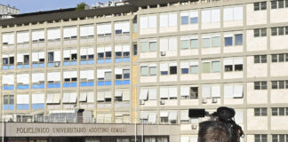 Operação do Papa durou três horas e decorreu sem complicações