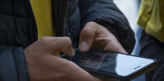 Psicóloga alerta para efeito nefasto na autoestima dos mais jovens da cultura da imagem perfeita propagada nas redes sociais