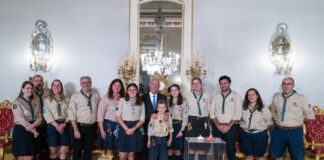 Comitiva com algarvios entregou ao Presidente da República a ‘Luz da Paz de Belém’