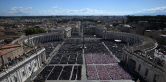 Decano do Colégio Cardinalício homenageou Papa Francisco que estava «no meio do povo» e abriu a Igreja a todos