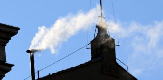 Conclave 2025: Fumo branco no Vaticano