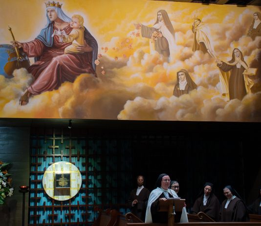 Carmelo algarvio promove conferência sobre Nossa Senhora Rainha do Mundo