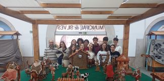 Junta de Freguesia de Silves pediu aos alunos de EMRC para construírem presépio no Mercado Municipal