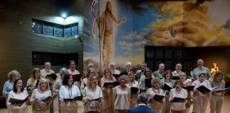 Concerto do Grupo Coral Segundo Capítulo assinalou 50 anos do Carmelo e homenageou monsenhor José Pedro Martins