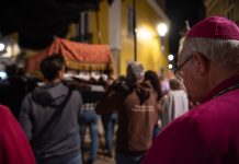 Bispo do Algarve lembrou na Procissão do Enterro do Senhor que Jesus “irrompe vitorioso na manhã de Páscoa”