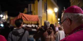 Bispo do Algarve lembrou na Procissão do Enterro do Senhor que Jesus “irrompe vitorioso na manhã de Páscoa”