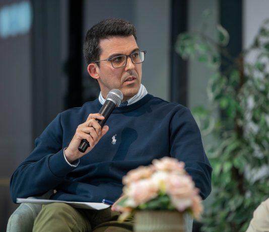 Empresário da área da tecnologia diz-se mais realizado com empresa de móveis que usa mão de obra reclusa