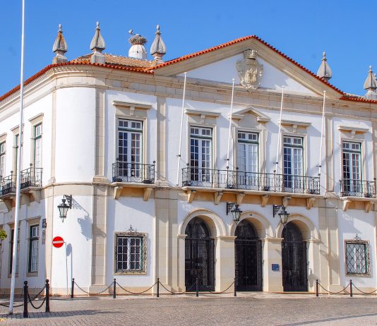 Câmara de Faro emitiu nota de saudação ao novo bispo do Algarve