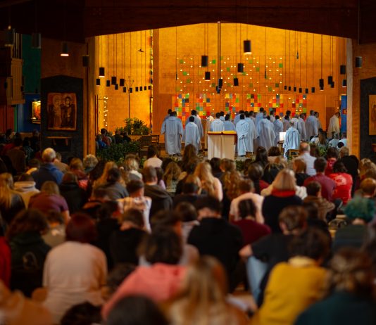 Algarvios voltam a peregrinar à Comunidade Ecuménica de Taizé e levam vizinhos de Beja