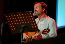 Concerto acústico do padre Duarte Rosado ajudou a refletir com recurso à simplicidade melódica e ao engenho literário