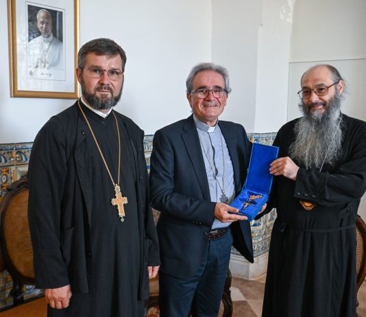 Bispo ortodoxo apresentou cumprimentos a D. Vitorino Soares
