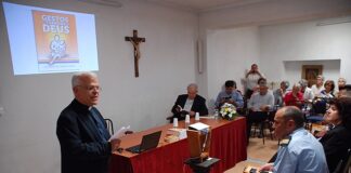 Apresentado livro do padre Agostinho Pinto que ajuda a refletir sobre as obras de misericórdia