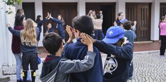Crianças da Associação Portuguesa de Paralisia Cerebral de Faro experimentaram como é ser escuteiro