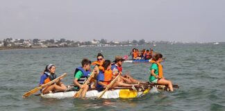 Escutas realizaram atividade na Armona que incluiu travessia da Ria Formosa em jangadas