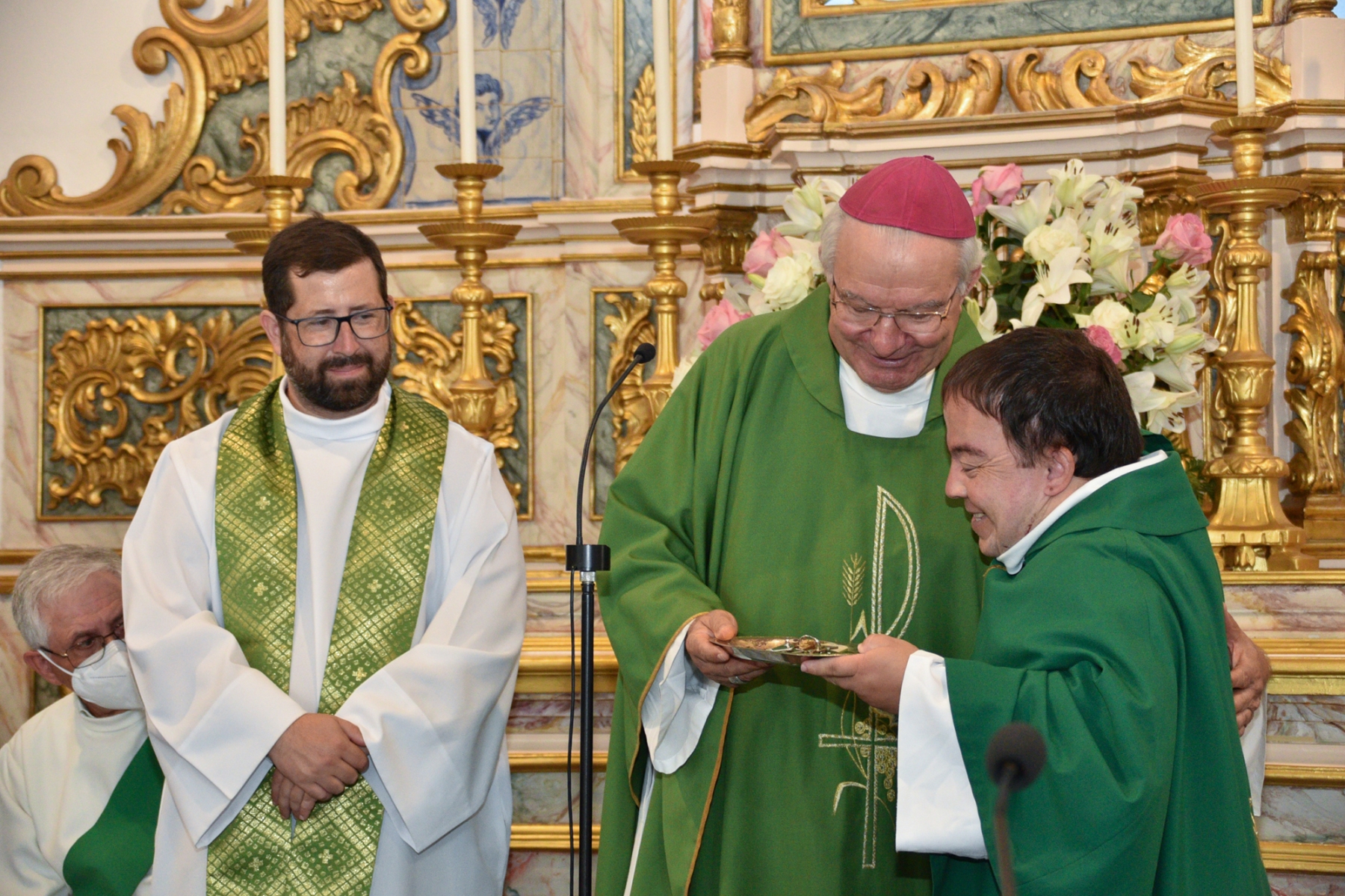 Posse_padre_tiago_pereira_castro_marim_monte_gordo-8