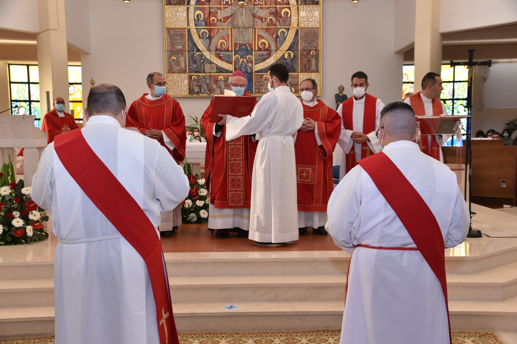 Ordenacao_sacerdotal_padres_fabio_pedro_samuel_camacho-37