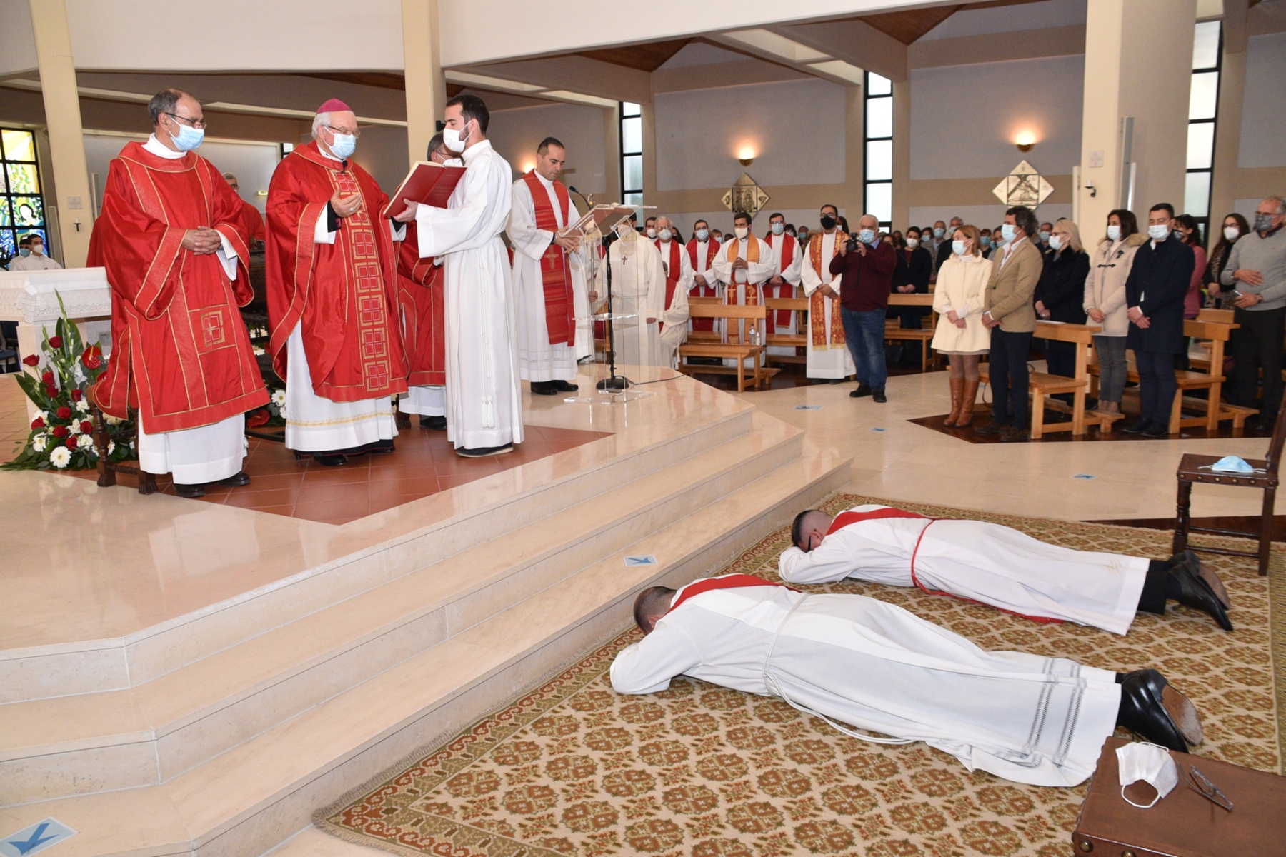 Ordenacao_sacerdotal_padres_fabio_pedro_samuel_camacho-44