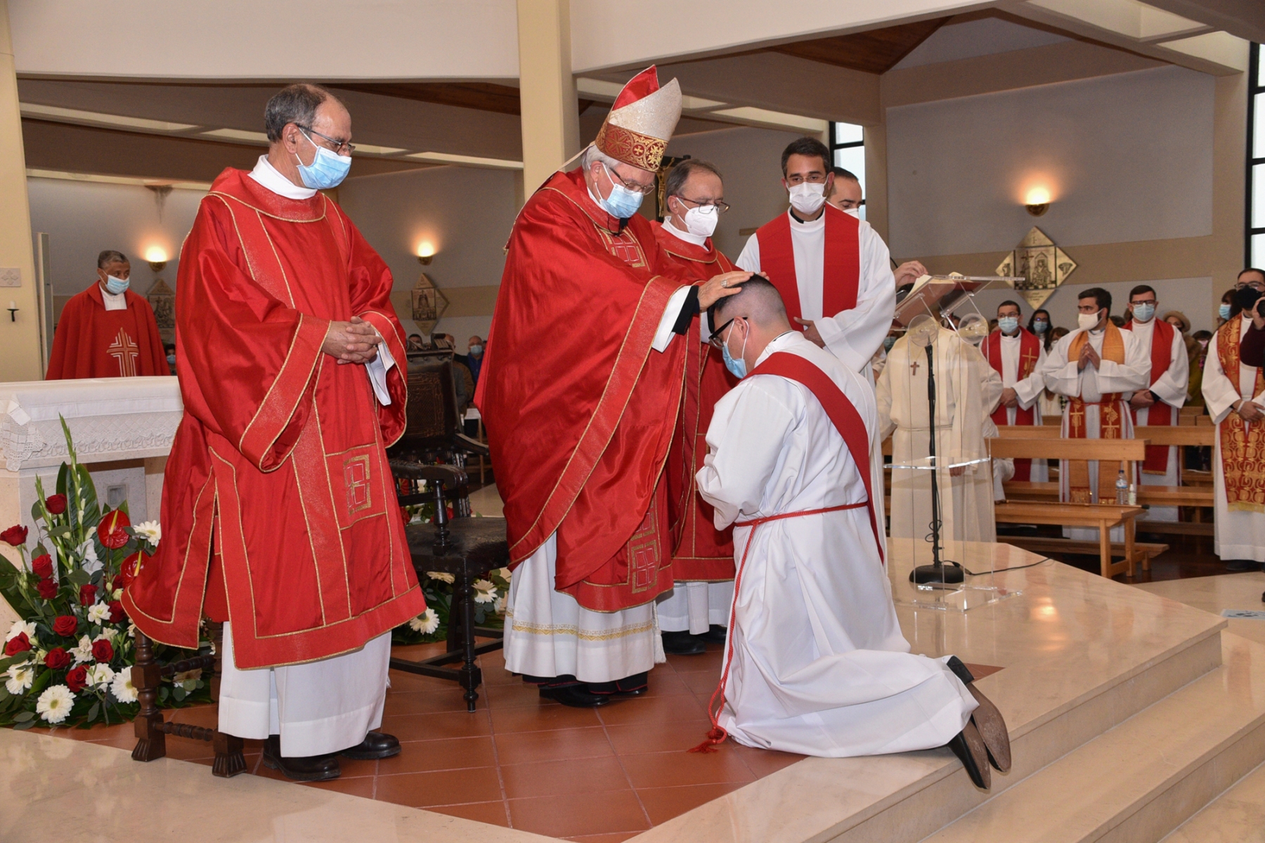 Ordenacao_sacerdotal_padres_fabio_pedro_samuel_camacho-45