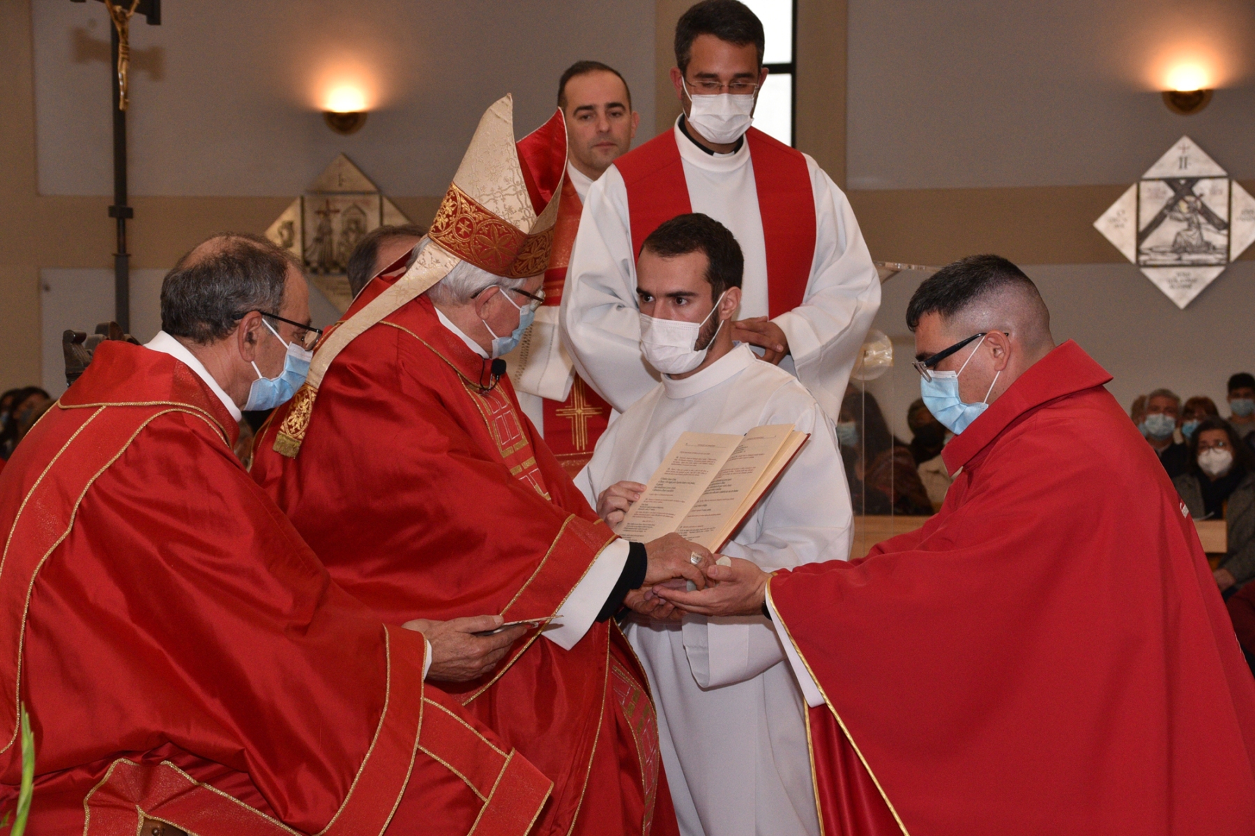 Ordenacao_sacerdotal_padres_fabio_pedro_samuel_camacho-73