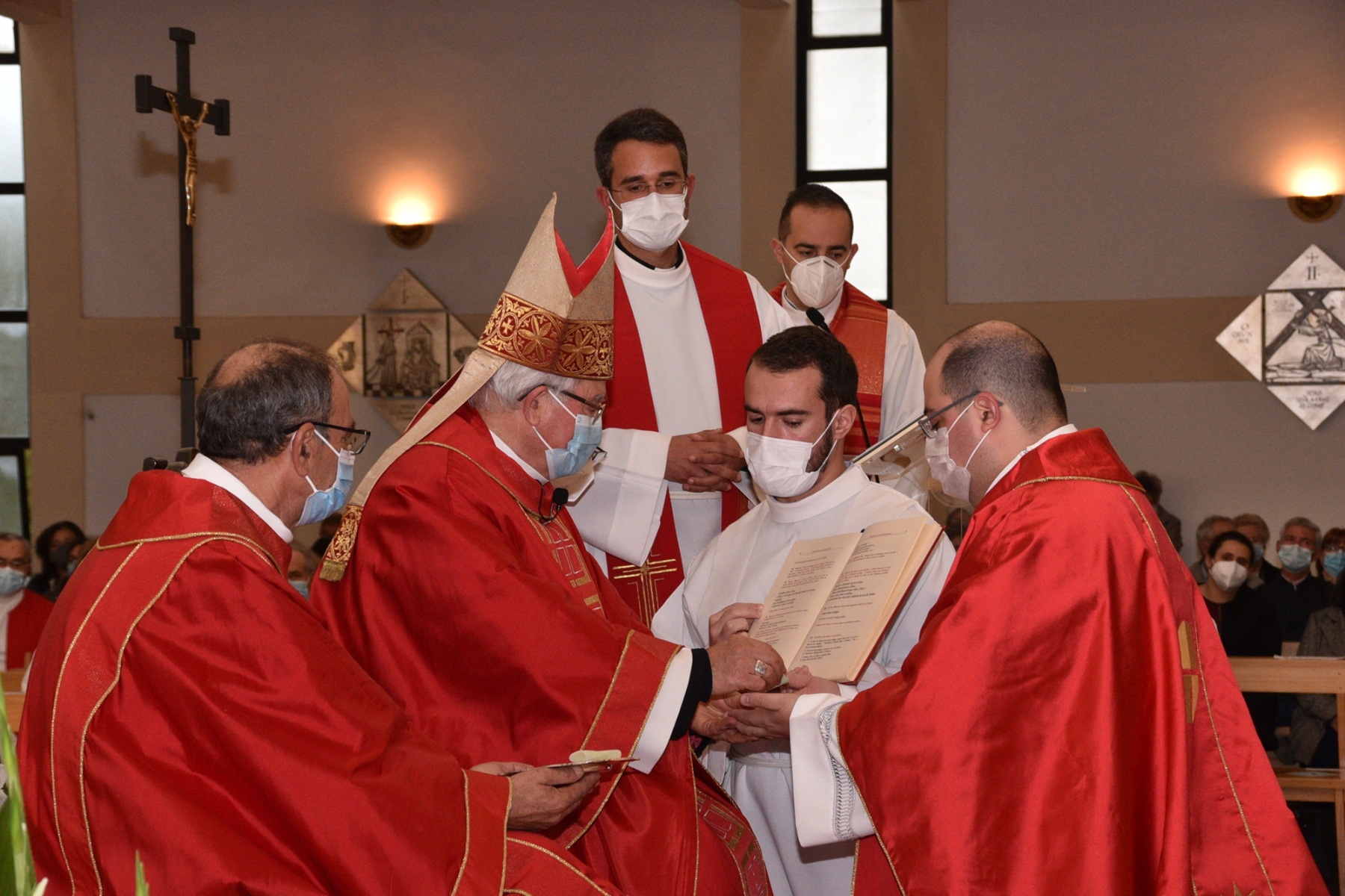 Ordenacao_sacerdotal_padres_fabio_pedro_samuel_camacho-74