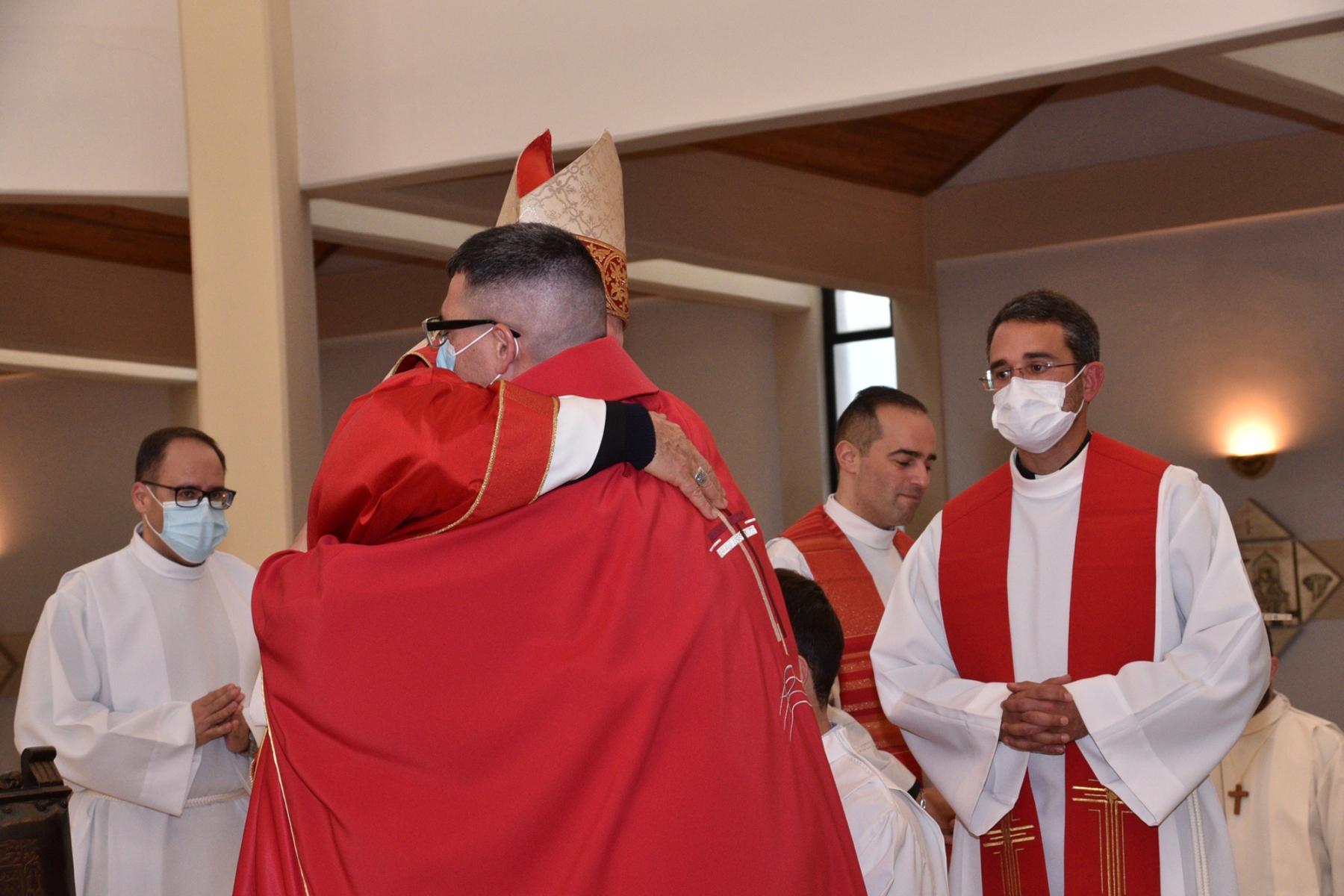 Ordenacao_sacerdotal_padres_fabio_pedro_samuel_camacho-76