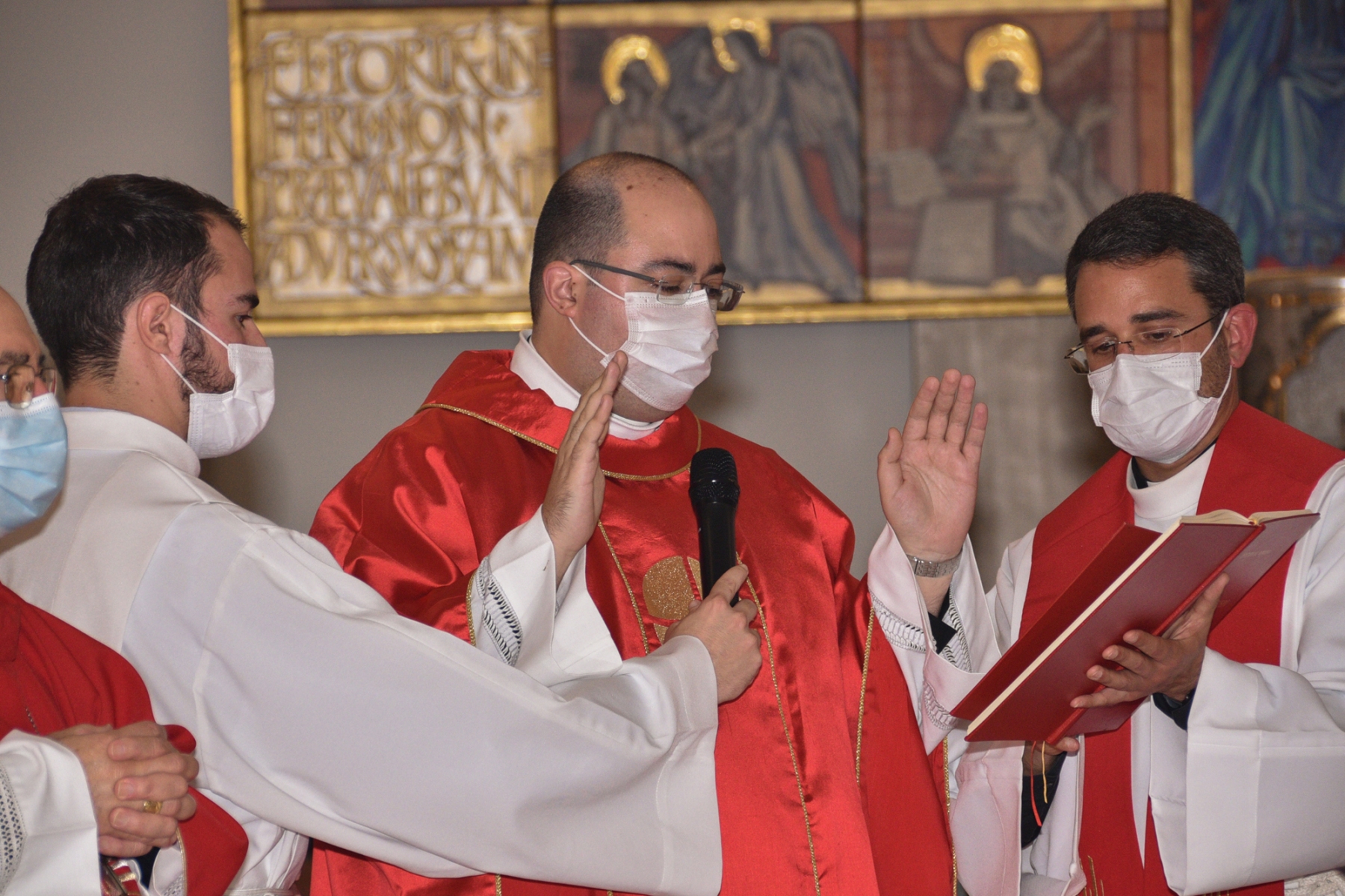 Ordenacao_sacerdotal_padres_fabio_pedro_samuel_camacho-85
