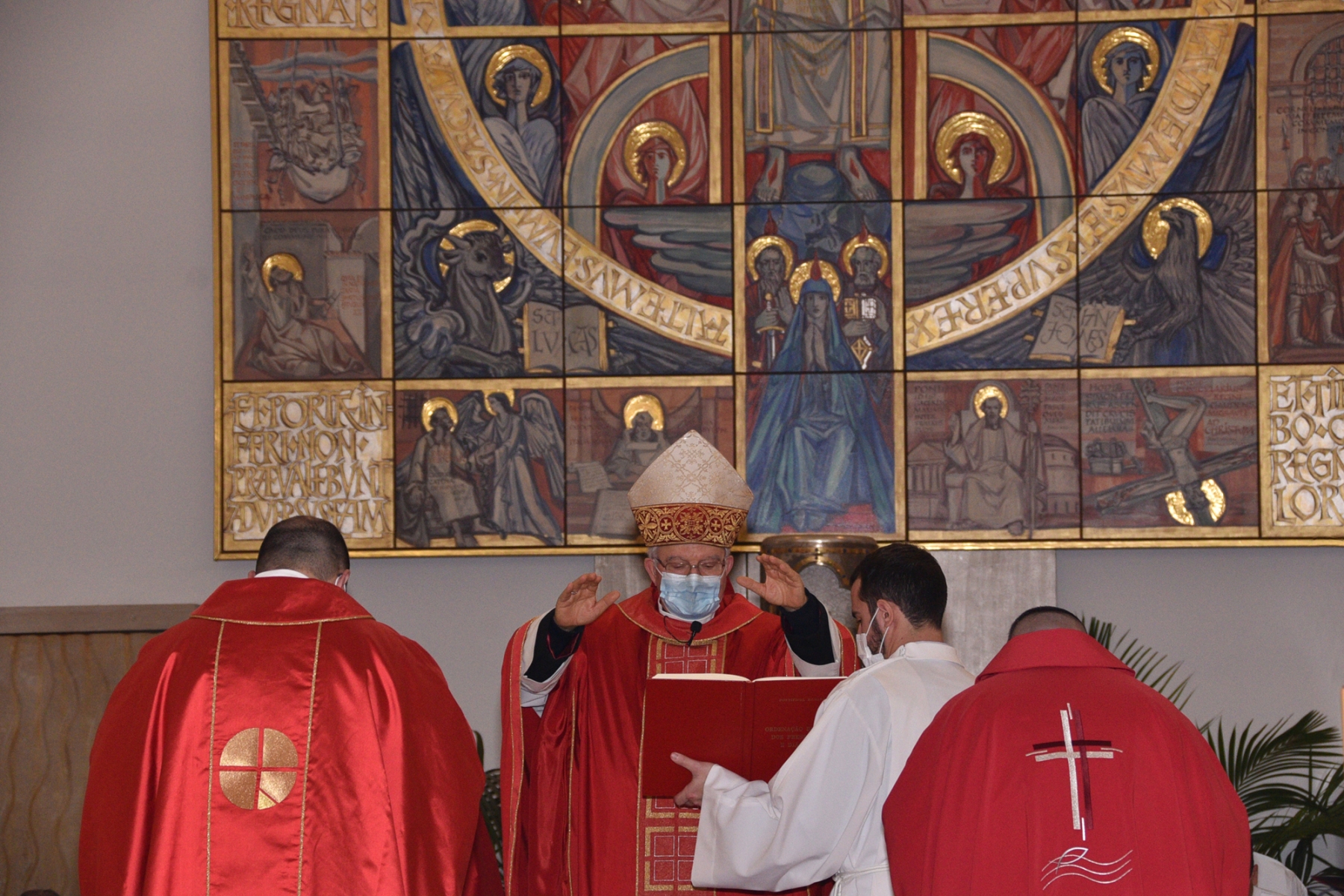 Ordenacao_sacerdotal_padres_fabio_pedro_samuel_camacho-92