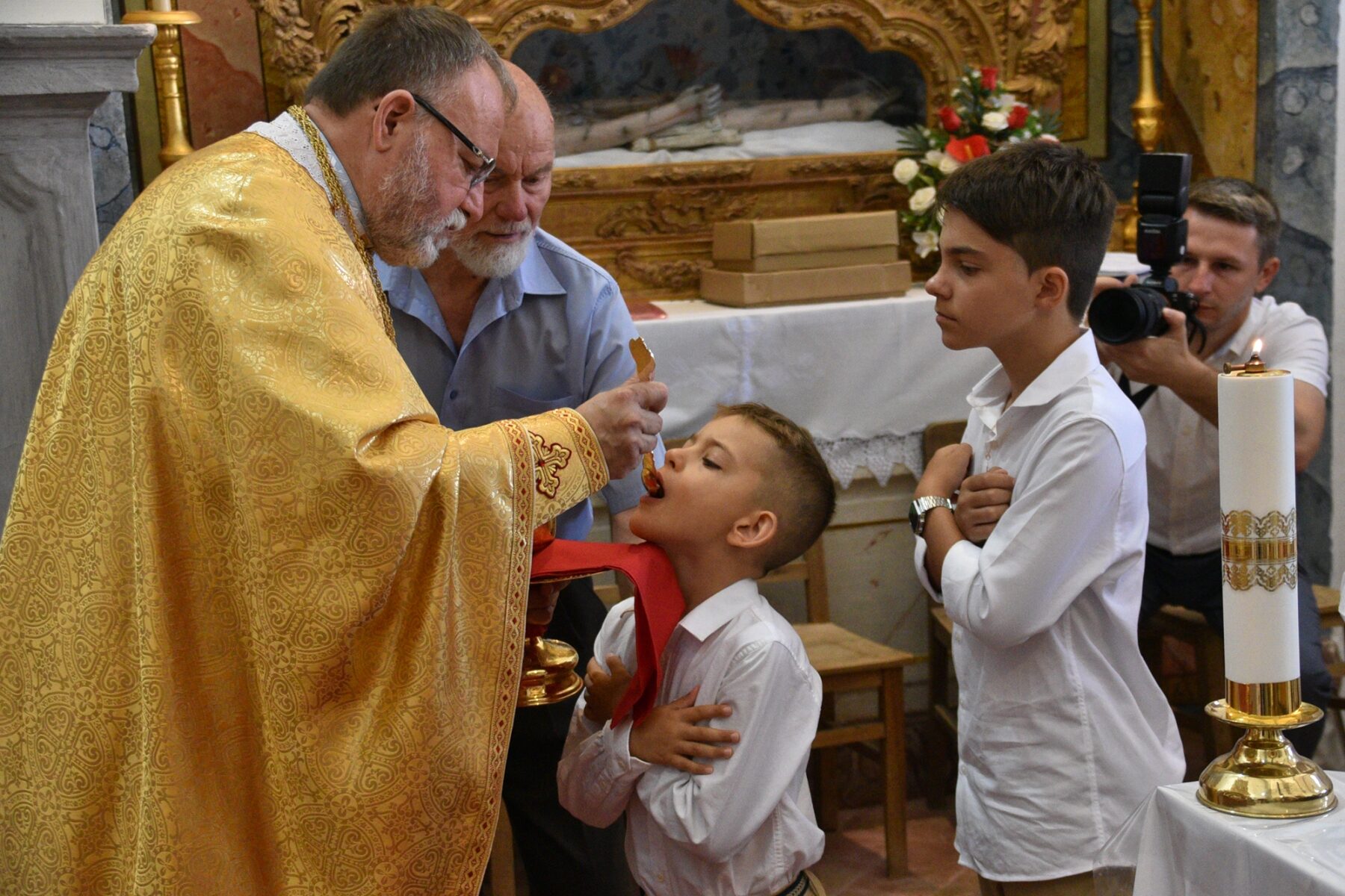Primeira_comunhao_igreja_greco_catolica_ucraniana_algarve-33
